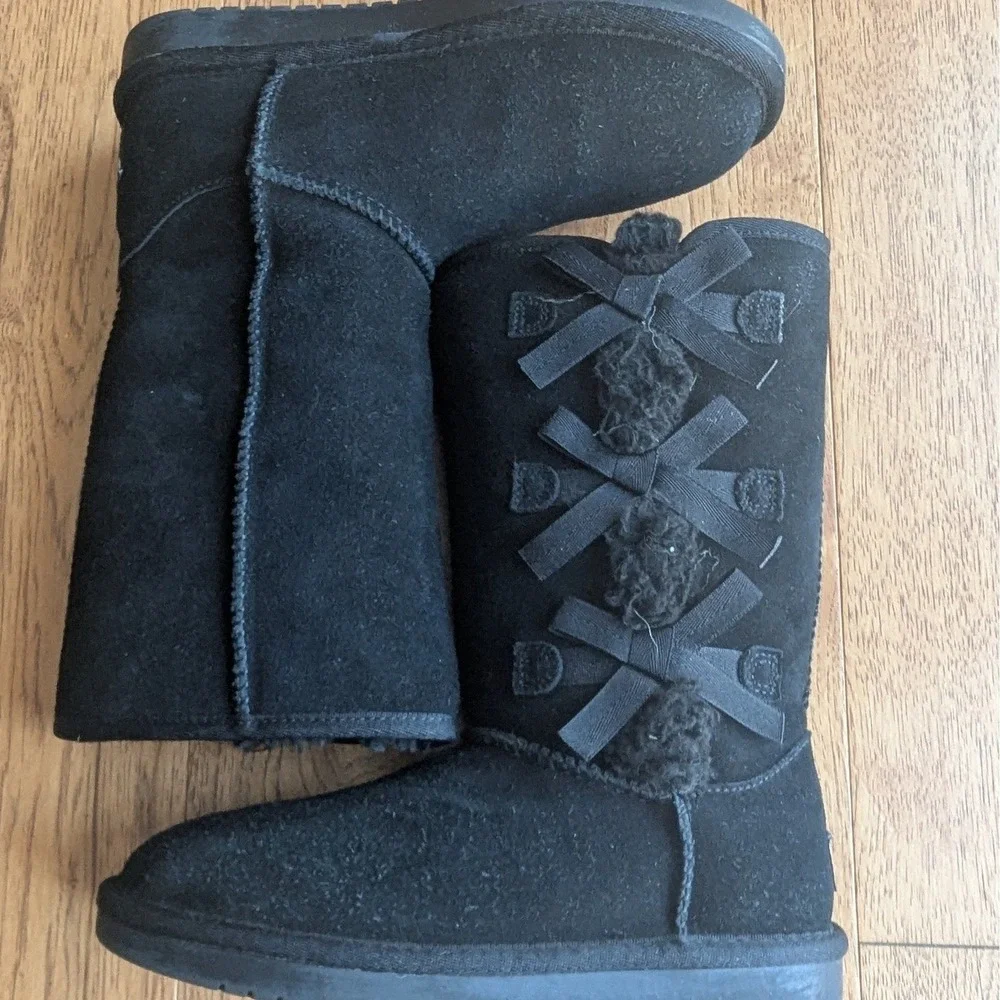 Koolaburra by UGG Victoria Boot Black Suede Bow Kids Sz 3 Sherpa Cozy Faux Fur